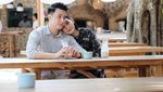 Bikin Gagal Fokus! 10 Gaya Kulineran Si Ganteng Billy Davidson
