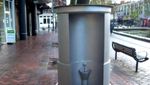 Unik, Toilet Ini Muncul dari Dalam Tanah