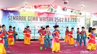 Pentas seni budaya memeriahkan Gema Waisak dalam rangka memperingati Trisuci Waisak, Minggu (6/5/2018).