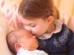 Ini Bedanya Foto Resmi Pertama Pangeran Louis dan Putri Charlotte
