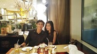 Hito dan Felicya nampak masih kurus ya? Ini pose makan malam keduanya saat merayakan ulang tahun ketiga kebersamaan mereka. Foto: Instagram hitocaesar