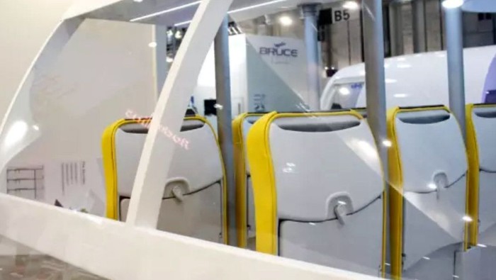 Kursi Berdiri untuk Penumpang Pesawat Super "Ngirit"