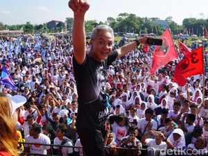Gaya Heboh Kampanye Ganjar Lompat Pagar Dekati Massa Pendukung