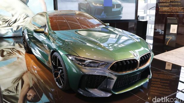 Mobil konsep BMW M8 Gran Coupe dipamerkan di BMW Welt