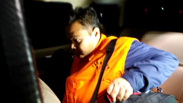 KPK menahan Eka Kamaluddin, perantara kasus suap yang melibatkan Amin Santono.
