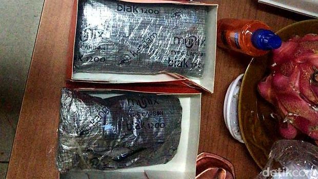 Barang bukti sabu yang disamarkan dalam kue bolu.