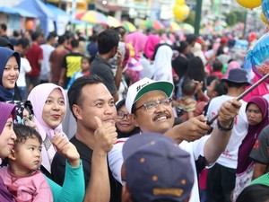 Saat Gus Ipul Sapa dan Senam Bersama Warga Pasuruan