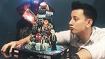 Bikin Gagal Fokus! 10 Gaya Kulineran Si Ganteng Billy Davidson