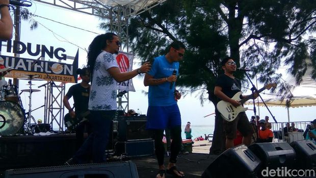 Usai Aquathlon, Sandiaga Nyanyi Lagu 'Red Red Wine'