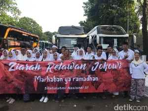 Jelang Puasa, Relawan Jokowi Ziarah ke Makam Sultan di Banten Lama