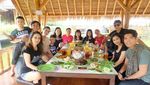 Yuk, Intip 10 Momen Romantis Caesar Hito dan Felicya Angelista Saat Makan Berdua!