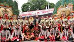 Aksi Polisi-Marinir Bermain Reog dan Barongsai di Trisuci Waisak