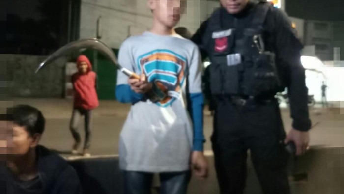 Hendak Tawuran dan Bawa Celurit, Remaja di Cengkareng Diciduk