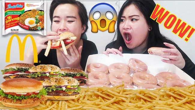 Akun YouTube Food Tales berisi dua sahabat yang hobi makan banyak. Adalah Trinity dan Bo yang juga sering vlogging secara terpisah dan punya fanbase masing-masing. Namun saat keduanya bersama untuk makan, para penggemar lebih antusias menonton keduanya. Foto: Youtube