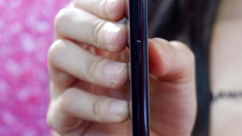 Huawei Nova 2 sudah menggunakan Android 8.0 dengan kekuatan 3 GB RAM. Meski memiliki baterai berkekuatan 3.000 mAh, ponsel ini diklaim mampu bertahan lebih lama di kelasnya berkat teknologi Power Saving 6.0. Dok. Huawei