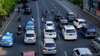 Aksi tersebut dilakukan penumpang usai turun dari bus TransJakarta.