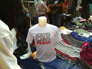 Kaus Pelapis untuk Pemakai #2019GantiPresiden di CFD