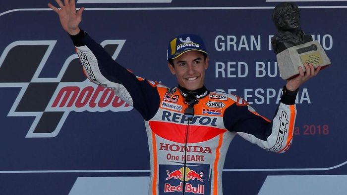Marc Marquez jadi juara MotoGP Spanyol dan merayakan bersama ibunya (REUTERS/Jon Nazca) Marc Marquez jadi juara MotoGP Spanyol dan merayakan bersama ibunya (REUTERS/Jon Nazca)
