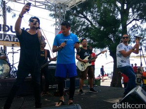Usai Aquathlon, Sandiaga Nyanyi Lagu Red Red Wine
