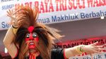 Aksi Polisi-Marinir Bermain Reog dan Barongsai di Trisuci Waisak