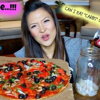 Anda yang suka makanan Asia dan seorang vegan wajib mengintip akun YouTube Mommy Tang. Tak hanya makan, ia suka sering membagi resep makanan vegan ala Korea dan tips diet yang membuat turun 18 kg. Foto: Youtube