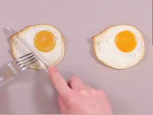 Bisa Tebak? Mana Gambar Makanan dan Mana Makanan Sungguhan?