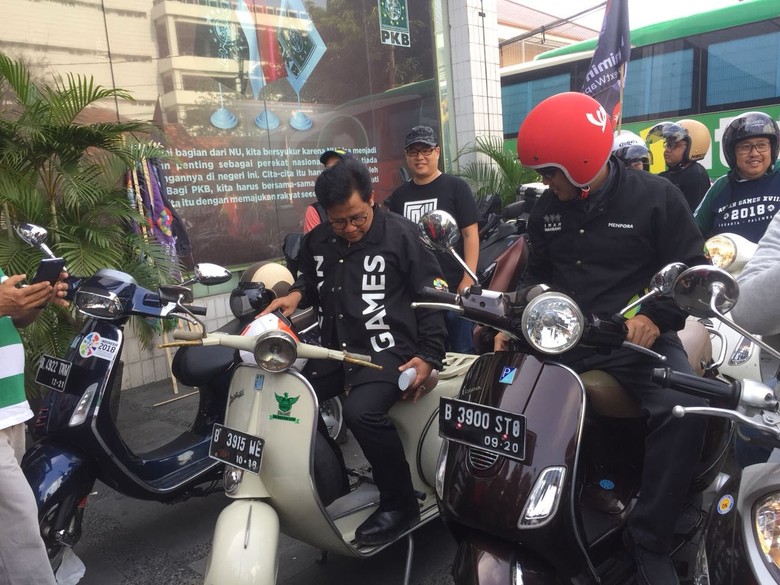Cak Imin dengan Vespa bernama Meriam Bellina (Foto: Parastiti/detikcom) Cak Imin dengan Vespa bernama Meriam Bellina (Foto: Parastiti/detikcom)