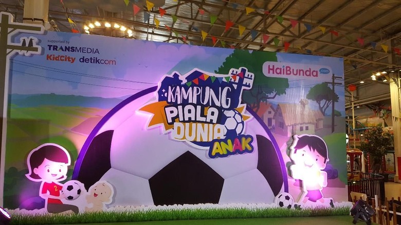 Seru! Saat Anak-anak Berlomba di Kampung Piala Dunia Anak/ Foto: Amelia Sewaka Seru! Saat Anak-anak Berlomba di Kampung Piala Dunia Anak/ Foto: Amelia Sewaka