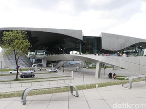 Mall Besar Ini Khusus untuk Jualan Mobil BMW