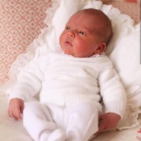 Pangeran Louis akan berada di urutan ke lima dalam tahta kerajaan Inggris, setelah kakeknya, Pangeran Charles, ayahnya Pangeran William, kakaknya Pangeran George dan Putri Charlotte. Foto: Instagram @kensingtonroyal