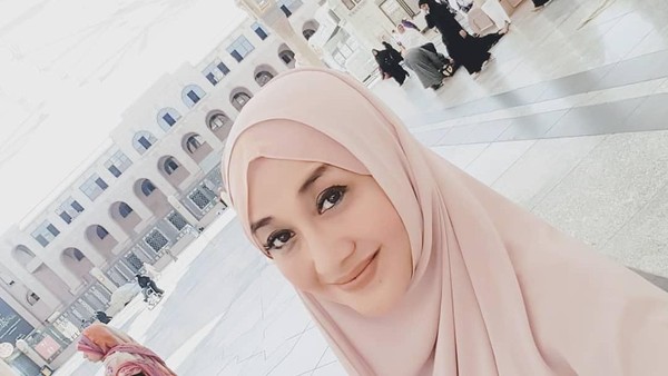 10 Gaya Paramitha Rusady Pakai Hijab, Cantiknya Tak Luntur