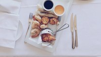 Bon Appetit! Sedang ada di Perth, Australia ini dia makanan yang dinikmati ibu satu anak ini. Wah mewah dan kelihatan sangat enak. Foto: Instagram @oliviajensen