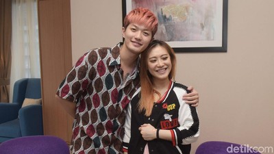 Bahagianya Lee Jeong Hoon dan Moa Aeim Sambut Putri Mungilnya