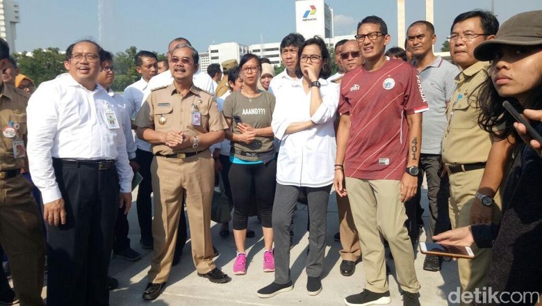 Sandiaga dan Sri Mulyani Tinjau Revitalisasi Lapangan Banteng Sandiaga dan Sri Mulyani Tinjau Revitalisasi Lapangan Banteng