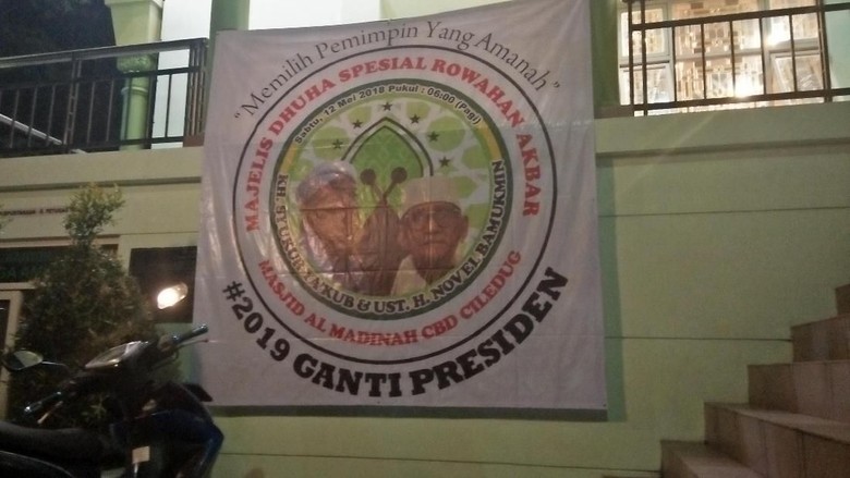 Spanduk Pengajian #2019GantiPresiden Terpajang di Masjid di Ciledug Spanduk Pengajian #2019GantiPresiden Terpajang di Masjid di Ciledug