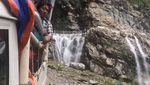 Ini Jalanan Paling Menakutkan di dunia, Melintasi Air Terjun