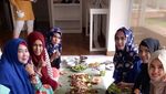 Si Cantik April Jasmine, Istri Ustad Solmed, Doyan Tahu Gejrot dan Gudeg
