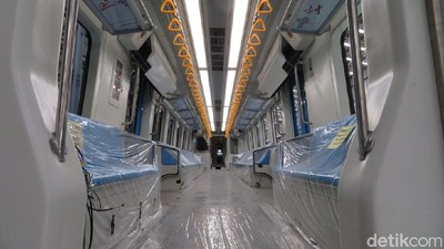 Mengkilap, Jeroan LRT Palembang Buatan Madiun