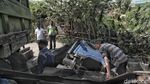 Truk Nyemplung Selokan di Cilincing