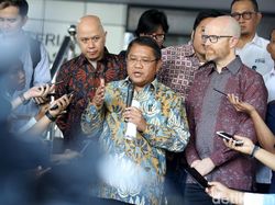 Kenakan Batik, Bos Facebook Temui Menkominfo