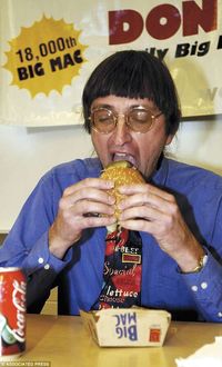 Makan <i>Big Mac</i> Tiap Hari, Kakek Ini Akhirnya Melahap Burger Ke-30.000