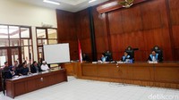 Pengadilan Tata Usaha Negara (PTUN) Jakarta menggelar sidang putusan gugatan Hizbut Tahrir Indonesia (HTI) terhadap Kementerian Hukum dan HAM, Senin (7/5/2018).