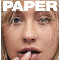 Beberapa waktu lalu Christina Aguilera mengagetkan publik dengan tampilannya untuk majalah Paper edisi April 2018. Tampil tanpa makeup, wajah Christina mengejutkan karena ia justru terlihat lebih cantik dan muda. Biasanya pakai riasan tebal, ketika tak makeup Christian malah tampak seperti wanita 20an. Foto: Instagram