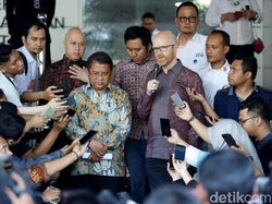 Kenakan Batik, Bos Facebook Temui Menkominfo