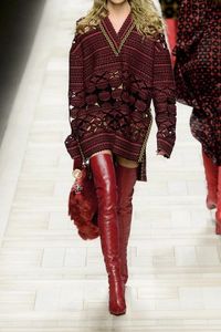 Gaya Jessica Iskandar Pakai Boots Merah Rp 22 Juta Nonton Konser Bruno Mars