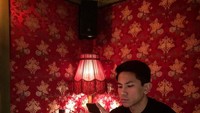 Pangeran Abdul Mateen atau Prince Mateen of Brunei punya lebih dari 800.000 followers di Instagram. Ini posenya saat sedang bersiap makan di restoran fine dining. Foto: Instagram tmski