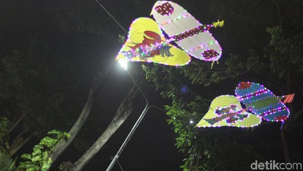 Jalanan di Surabaya Makin Cantik di Malam Hari Lho, Penasaran?