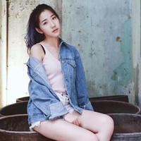 Seorang wanita penjual minuman di cafe pusat perbelanjaan Kuala Lumpur, Malaysia, Lot 10 jadi sorotan pada Mei 2017 lalu. Ia adalah Hazel Chen. Sejak viral dan meraih banyak popularitas, Hazel kini juga berprofesi sebagai model. Foto: Istimewa