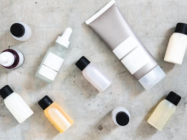 Melaju ke 2010 sampai sekarang, produk perawatan jerawat makin canggih dan beragam jenisnya. Mulai dari masker jerawat, plester jerawat, facial oil, mikrodermabrasi hingga acne peeling. Foto: Thinkstock