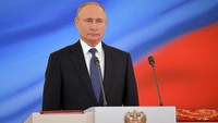 Putin yang telah berkuasa sejak tahun 1999, kembali memenangi pemilihan presiden Rusia pada Maret lalu dengan meraih 76,7 persen suara. Putin merupakan pemimpin terlama Rusia kedua sejak diktator Uni Soviet, Joseph Stalin yang berkuasa selama 40 tahun. Foto: Sputnik/Alexander Astafyev/Pool via REUTERS